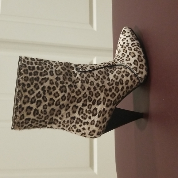 Stuart Weitzman Atomic West Leopard boots. - Picture 6 of 8